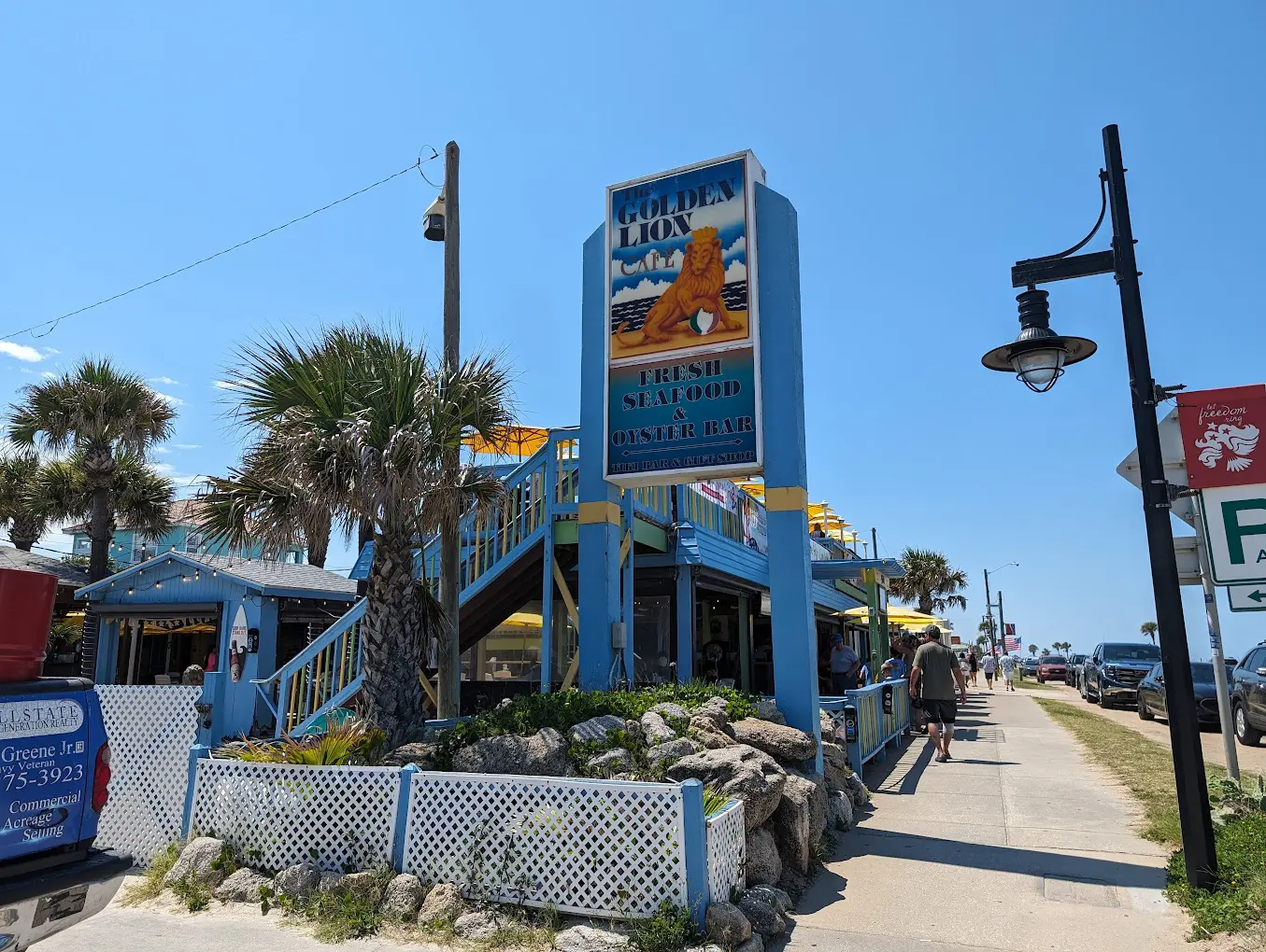 The Golden Lion Café