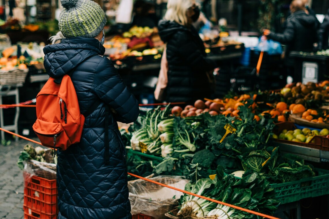 outdoor farmers market produce stalls